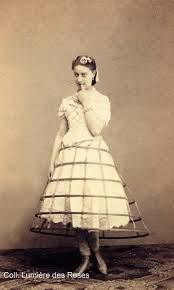 But to anyone living in the 1860s, these were indeed just as fashionable as anything worn by supermodels and celebrities today. Southron Creations 1860s Fashion