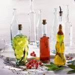 Huile Pimentee Faites Maison Avec De L Huile D Olive Des Piments Oiseaux Du Romarin Du Thym De L Ail Du L Huile Pimentee Huile Aromatisee Huile De Piment