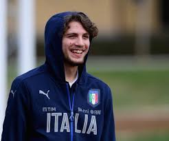 Italy midfielder manuel locatelli insists his focus is on 'dream' of playing at the euros despite links to man city and juventus. Manuel Locatelli Photos Photos Italy Training Session Lakme Fashion Week Alessio Romagnoli Athletic Jacket