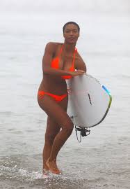 Photo : Lancienne star du porno et fille de lacteur Laurence Fishburne,  Montana Fishburne, se met a nu, pas devant une camera, pour enfourcher une  planche de surf a Venice Beach. Le