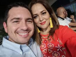 Me tomó varios años darme cuenta que el ser humano más importante de tu  vida es tu pareja, no tus hijos o tus padres. Aprender a ver que al lado  tuyo hay