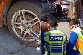 *cengkaman corak pada tayar kereta adalah untuk memberi kestabilan. Gempar Ular Melingkar Dalam Rim Kereta Apa King Cobra Buat Tengah Bandar Kalau Kemalangan Boleh Bantu Main Dengan Ular Saya Seram Viral Mstar