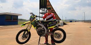 Alex harvill was at the moses lake airshow in washington, where spectators were recording his practice jumps ahead of the world record attempt. World Record Motorcycle Jump
