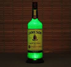 Il buvait « jusqu'à 7 bouteilles de whisky par jour ». Jameson Irish Whiskey Liquor Bottle Lamp Accent Light Bar Man Etsy Liquor Bottle Lamp Liquor Bottle Lights Bottle Lamp