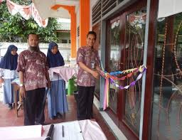 Maybe you would like to learn more about one of these? Pameran Pendidikan Dan Seni Di Smp Negeri 2 Maos Kab Cilacap Tahun 2016 Seni Budaya
