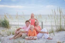 Pin By Brenda Neefjes Klaver On Beach Life Family Beach Pictures Wedding Photography Poses Family Beach Pictures Kids