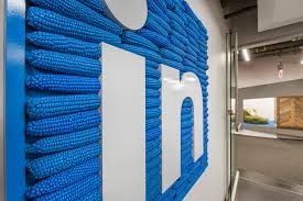Inside Linkedin S Modern New Omaha Office Office Wall Design Interior Design School Corporate Interiors
