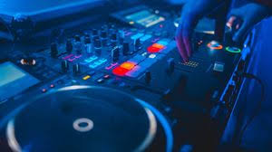 Free dj and club music life wallpapers ,dj wallpapers, music and artists desktops, trance, techno, electro, minimal, club dj, disk jockey, dance, freestyle, fantasy. Music Wallpapers 4k Uhd 16 9 Desktop Backgrounds Hd Pictures And Images