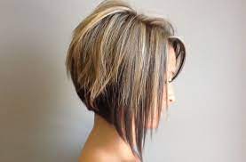 Esistono dei trucchi, semplici ed efficaci, che vi aiuteranno ad avere una chioma più voluminosa e contrastare la forza di . Capelli Piatti E Privi Di Volume Ecco 6 Trucchi Per Una Chioma Da Star Tagli Per Capelli Sottili Capelli Capelli Fini Sottili