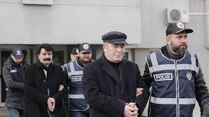İçişleri bakanlığı 6 belediyenin sivil toplum kuruluşları ile iş birliği protokolü düzenlenerek, yurt dışına bazı kişileri gönderdiğinin tespit edildiğini, bununla ilgili soruşturma başlatıldığını bildirdi. Gri Pasaport Basvurularina Titiz Inceleme