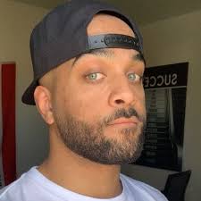 LaTona_20 (@LaTona_20)