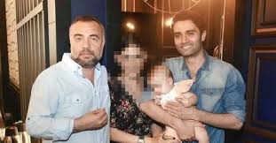 Biraz önce de belirttiğimiz gibi aynı zamanda. Edho Nun Alpaslan Cakirbeyli Si Yunus Emre Yildirimer In Esi Bakin Kim Cikti