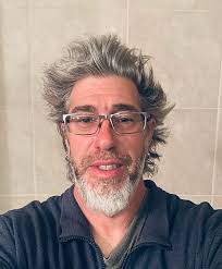 How to use the word toupee in a sentence?