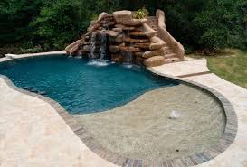 25 Unglaubliche Pool Design Ideen Mit Wasserfall Fur Ihren Garten Kleine Hinterhof Pools Pool Wasserfall Gartenpools