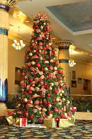 Red And Gold Christmas Tree Google Search Gold Christmas Tree Decorations Elegant Christmas Trees Christmas Lights Outdoor Trees