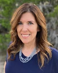 Lisa Hays's Instagram, Twitter & Facebook