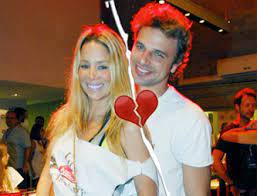 O ator e apresentador foi muito aplaudido pelo público feminino que conferiu o desfile da grife cardigan. Chega Ao Fim O Casamento De Daniele Winits E Cassio Reis O Fuxico