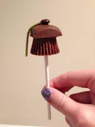 Edible Graduation Caps Lollipop Stick With A Reese S Cup Mini Chocolate Frosting Dove Chocolate Squares More C Dove Chocolate Graduation Treats Reeses Cups