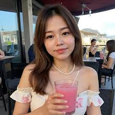 I think this is my favourite dress of yours🤭