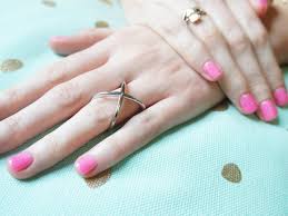 Si eres una mujer a la que le encantan los colores brillantes y los diseños que te hacen sonreír, entonces los acrílicos divertidos son el look para ti. Verano 2020 Colores De Esmaltes Para Unas Que Debes Probar Soy Carmin