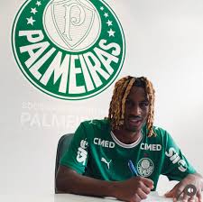 Português de 18 anos assina contrato para reforçar a base do Palmeiras