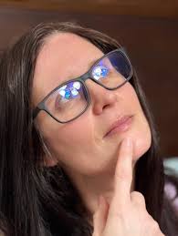 Removing glare from eyeglasses in Photoshop