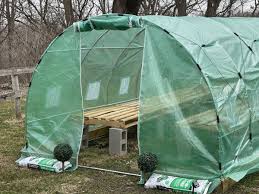 Want the best free diy greenhouse plans? Budget Diy Pallet Greenhouse Bench Tutorial Gardening