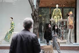 Σύμφωνα με τη νομοθεσία επιτρέπεται προαιρετικά η λειτουργία των καταστημάτων τις εξής οκτώ κυριακές: Ay3hmenh H Kinhsh Sthn Ermoy Kai Ta Emporika Kentra Deite Fwtografies
