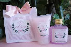 kit sacolinha personalizada hidratante e sabonete liquido 35ml cada personalizamos no tema cor ou personagem q sabonetes artesanais sabonetes lembrancinhas
