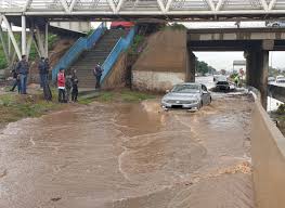 Une inondation est la submersion d'une zone (rapide ou lente) qui peut être provoquée de plusieurs façons, par des pluies importantes en durée et hors du lit majeur, le risque d'inondation fluviale est nul (ce qui n'exclut pas le risque d'inondation par ruissellement pluvial, en zone urbanisée notamment). Inondations A Casablanca Ce Que Les Sinistres Doivent Savoir Pour Se Faire Indemniser Medias24