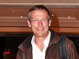 Laurent guy bignolas est né le 27 juillet 1961 à bourges du mariage de claude bignolas, professeur d'arts plastiques, et de madeleine jacquelin. Laurent Bignolas La Biographie De Laurent Bignolas Avec Voici Fr