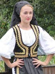 Romanian Girls In Old Traditional Dress Clothing Wallachia Moldova Transylvania Romanian People Easte Traditional Outfits Eastern European Women European Women