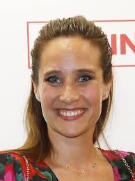 She is an actress, known for indigènes (2006), quand les anges s'en mêlent. Julie De Bona Allocine