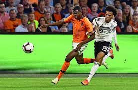 Denzel dumfries missed a free header from six yards out for the dutch, and georginio wijnaldum's booming volley was well saved by heorhiy buschan. Fussball In Den Niederlanden Im Hochgefuhl Fussball Stuttgarter Zeitung