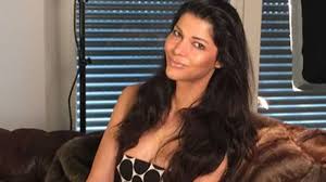 Micaela Schäfer führt Pornodusche vor! - oe24.tv