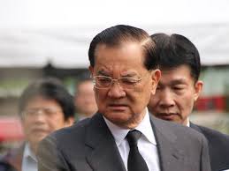 Jun 12, 2021 · 連戰現年85歲，妻子連方瑀現年78歲，院方表示，雖然連戰並非前三類施打順序，但考量到連戰年事已高，且近日得知政府即將開放75歲長者打疫苗. è¿žæˆ˜æ°'è¿›å…šè®©ä¸¤å²¸å†æ¬¡æ­¥å…¥æˆ˜äº‰è¾¹ç¼˜ å¤šç»´æ–°é—»ç½' å°æ¹¾