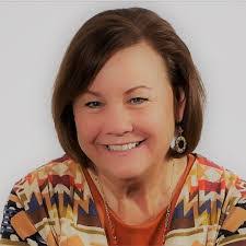 Cindy Pesa's Instagram, Twitter & Facebook