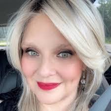 Margo Roy's Instagram, Twitter & Facebook