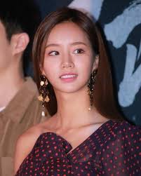 As the oldest member, she would. 180910 Lee Hyeri At Monstrum Vip Premiere Codipop