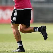 Dybala has several tattoos on his body. El Tatuaje En Arabe Que Paulo Dybala Tiene En Su