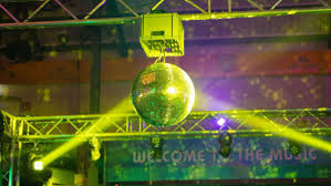 Nach dem urteil des vghs regiert die landesregierung sofort und kündigt an, solche besuch von privaten veranstaltungen (23. Wd9kwxodic2bsm