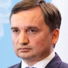 Ilu więźniów pracuje w Polsce? Manipulacja Zbigniewa Ziobry