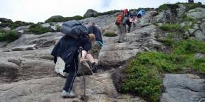 Für die kanzel oder wörtlich der predigtstuhl) ist eine natürliche felsplattform (felskanzel) in ryfylke in der norwegischen provinz rogaland und eine touristische attraktion mit weitem blick über den lysefjord und angrenzende berge. Wanderung Zum Kjeragbolten