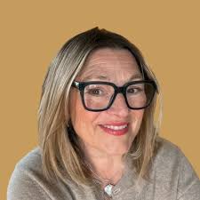 and in a flash 10 years have flown by. Everyday I feel privileged and  grateful to be part of Apple. Thank you especially to Team Scotland  🏴󠁧󠁢󠁳󠁣󠁴󠁿. We have achieved so much