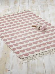 Teppich Grafisches Muster Baumwolle Gelb Fischgrat Rosa Festonborte Baumwolle Gelbfischgratrosafestonborte Graf Tapis Graphique Tapis Tapis Chambre Bebe