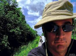 Tom Platt-Mills reist mit dem Fahrrad durch die Welt