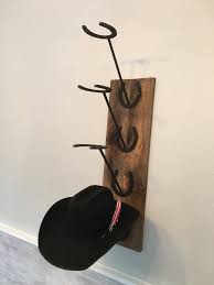 Horseshoe And Barn Wood Cowboy Hat Rack Etsy Cowboy Hat Rack Cowboy Hats Horseshoe Decor
