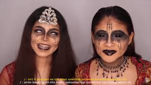 5 Potret Sara Fajira dan Jharna Bhagwani Makeup 'Lathi' Bareng, Keren Banget
