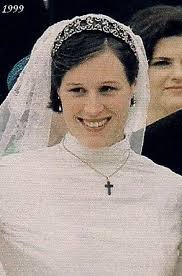 Pin di beckie campbell su tiara