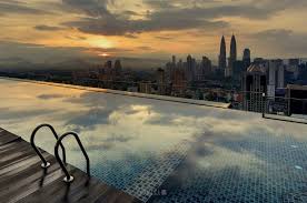 The view is simply breathtaking, and it showcases a 360 view of the city including the twin towers and the kl tower. 11 Cool Rooftop Infinity Pools In Kl And Klang Valley